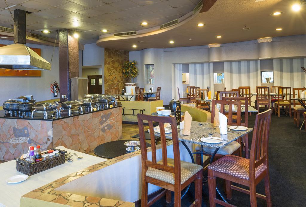 Rainbow Towers Hotel & Conference Centre Harare Exterior foto